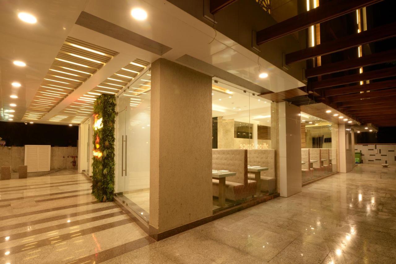 Hotel Auris & Banquets, Mumbai International Airport Kültér fotó